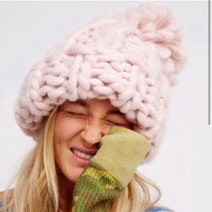ISO FREE PEOPLE BOBBI CHUNKY BEANIE